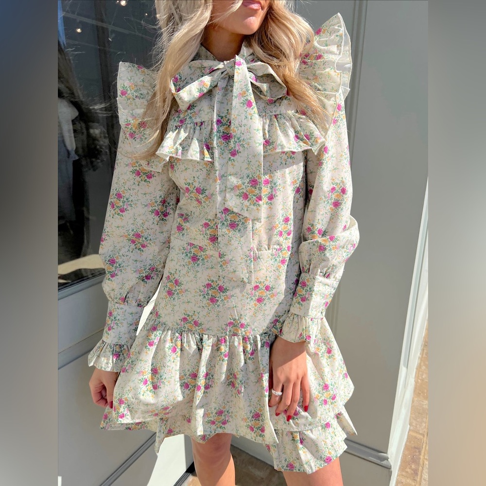 NEVER WORN FLORAL PRINTED RUFFLE DRESS- BOUTIQUE💞💐